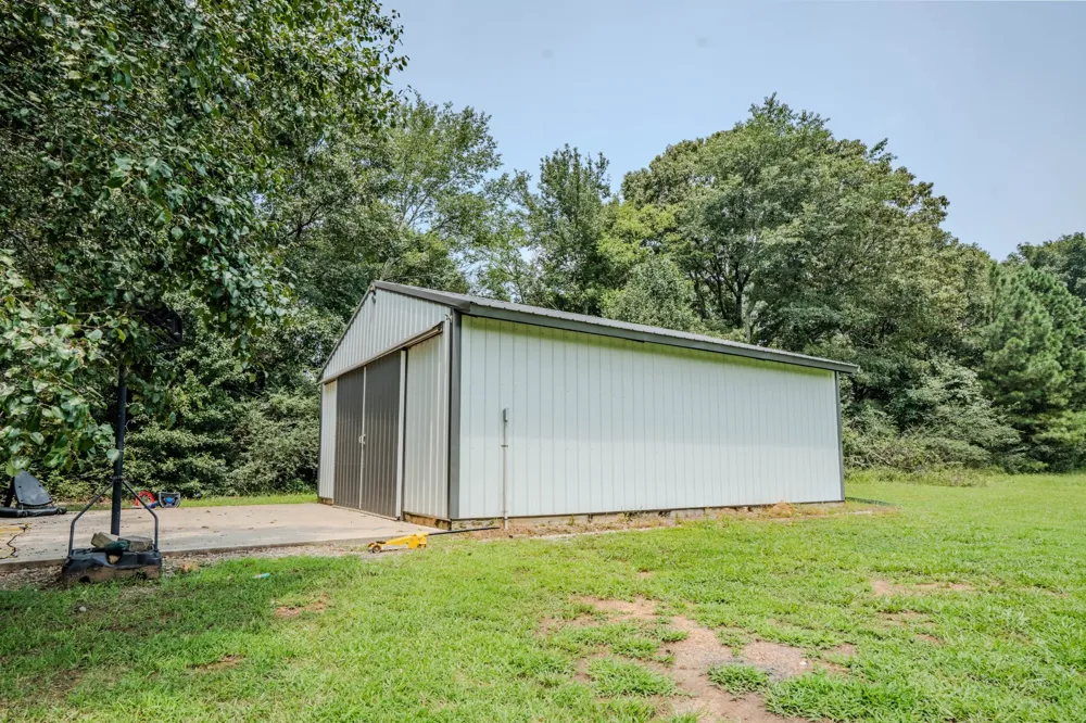 57 Old Jackson Hwy Leoma, TN 38468