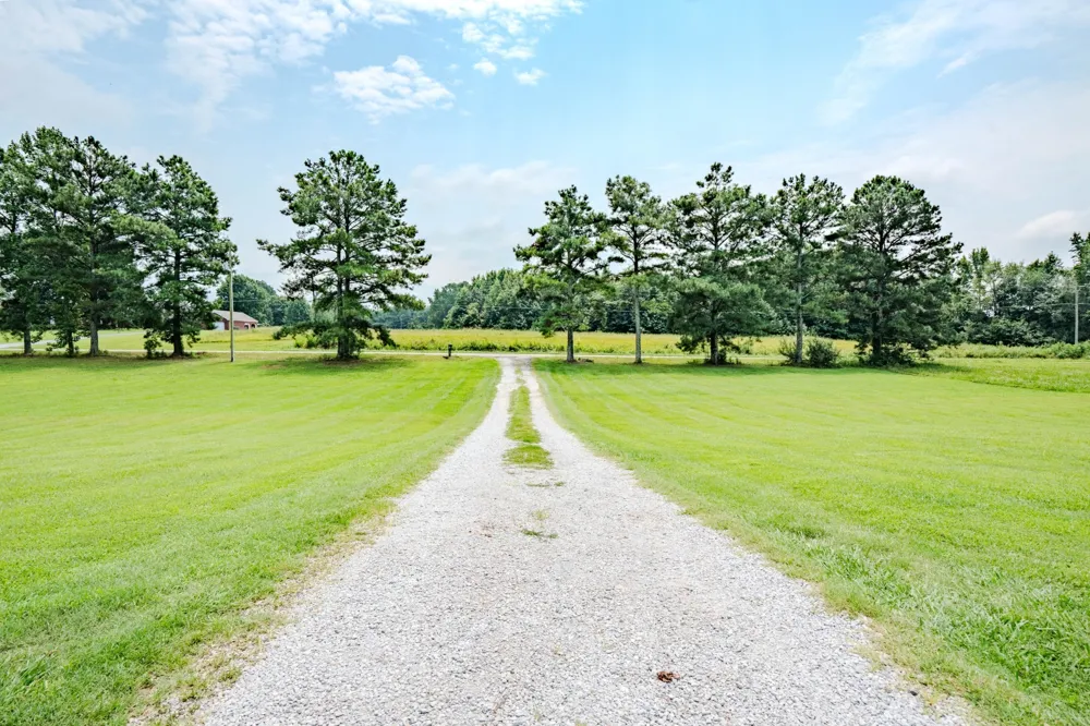 57 Old Jackson Hwy Leoma, TN 38468