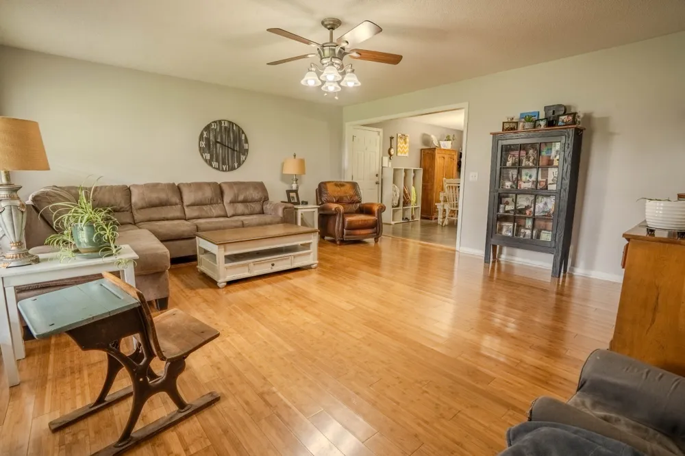 57 Old Jackson Hwy Leoma, TN 38468