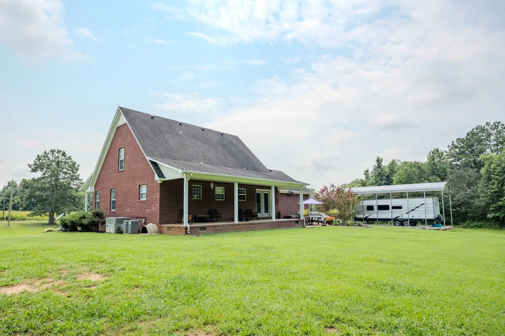 57 Old Jackson Hwy Leoma, TN 38468