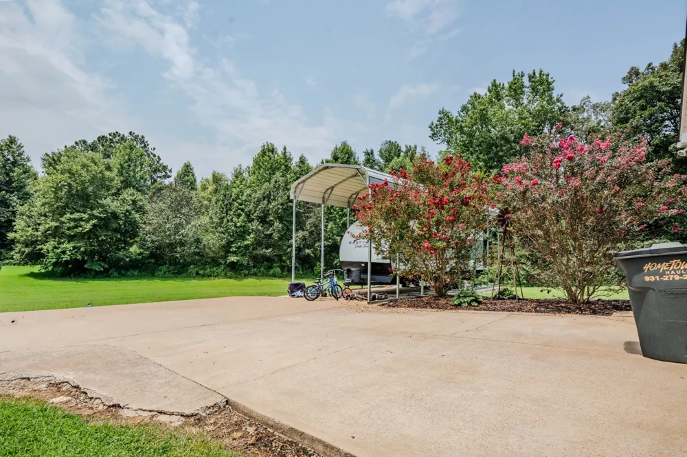 57 Old Jackson Hwy Leoma, TN 38468