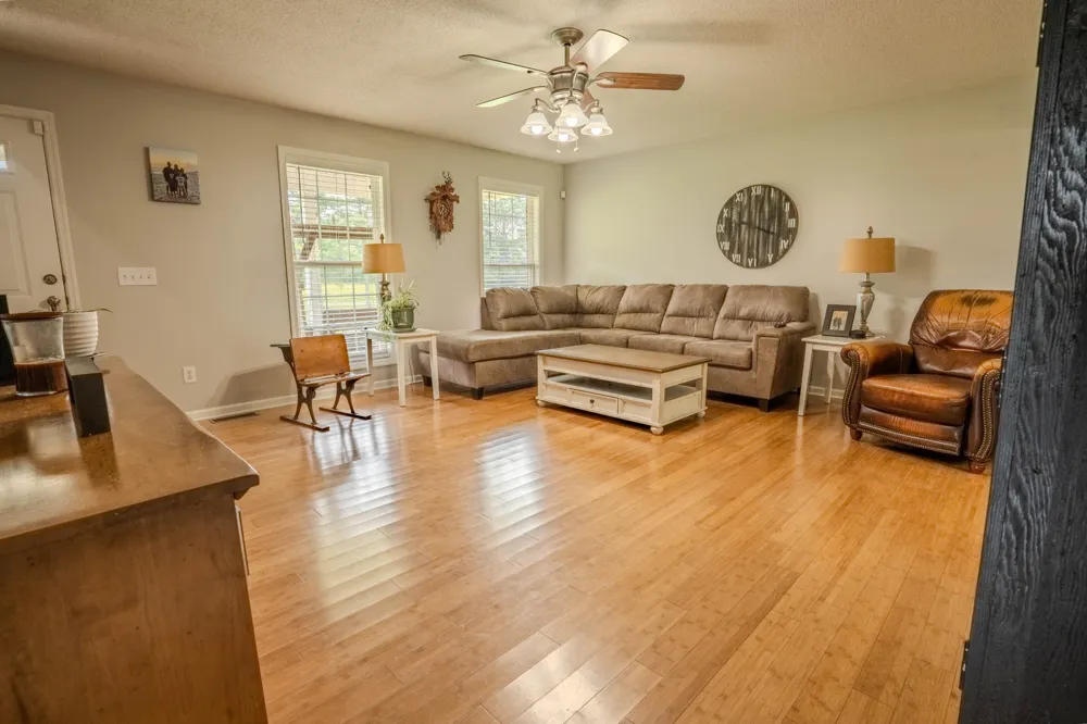 57 Old Jackson Hwy Leoma, TN 38468