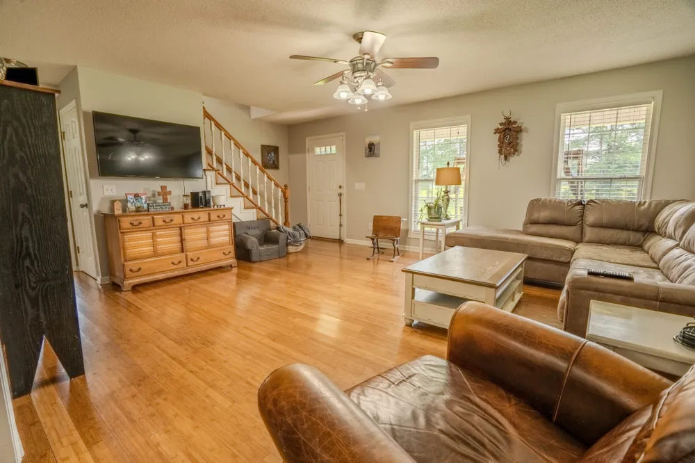 57 Old Jackson Hwy Leoma, TN 38468