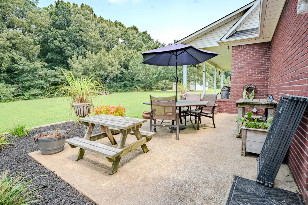 57 Old Jackson Hwy Leoma, TN 38468