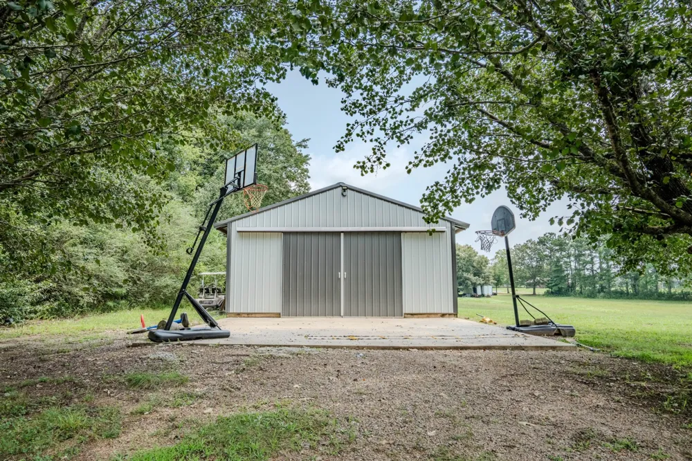 57 Old Jackson Hwy Leoma, TN 38468