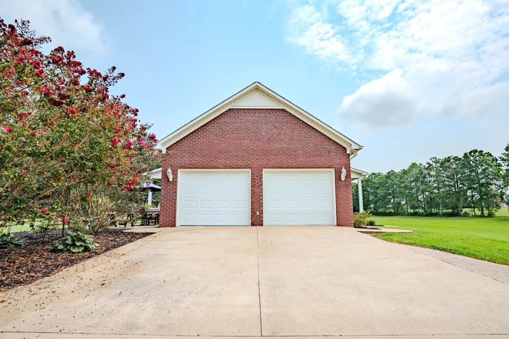 57 Old Jackson Hwy Leoma, TN 38468