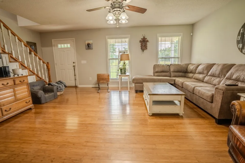 57 Old Jackson Hwy Leoma, TN 38468