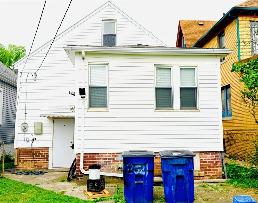 2631 Pulaski Street Hamtramck City, MI 48212