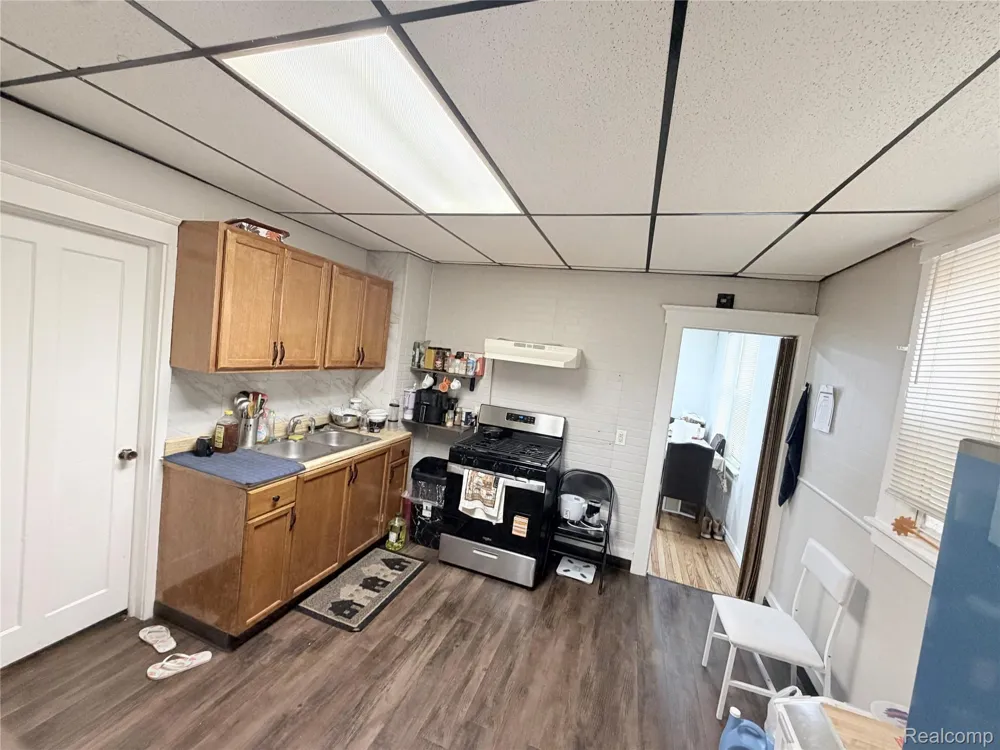 2631 Pulaski Street Hamtramck City, MI 48212