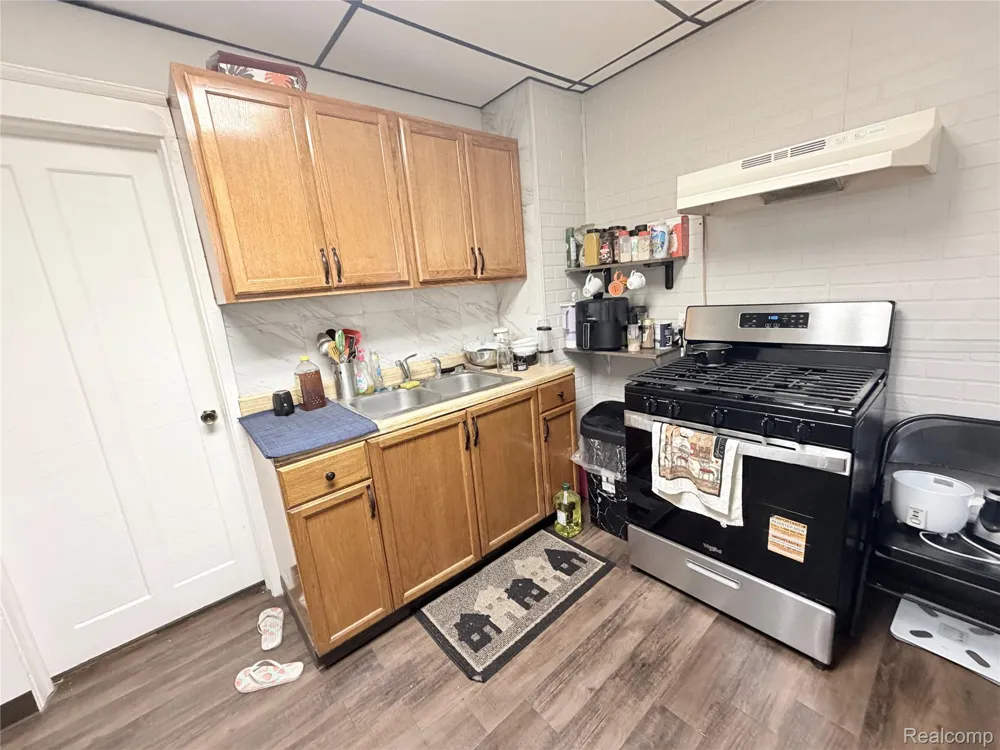 2631 Pulaski Street Hamtramck City, MI 48212