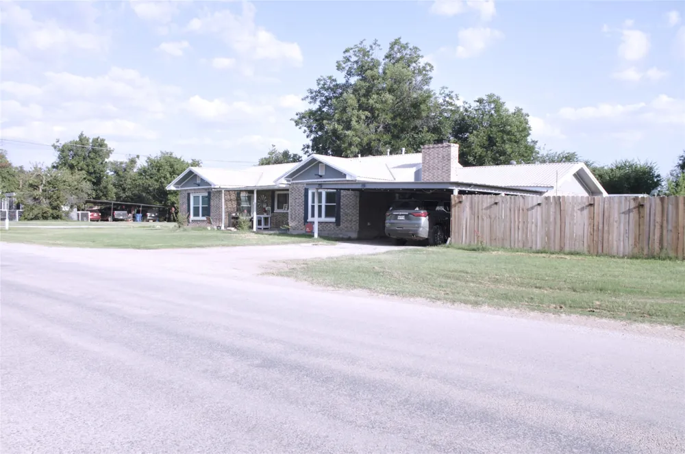 941 Central Street Albany, TX 76430