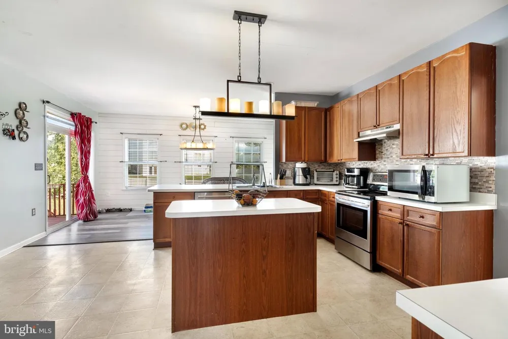 31 RULAND DRIVE Bunker Hill, WV 25413