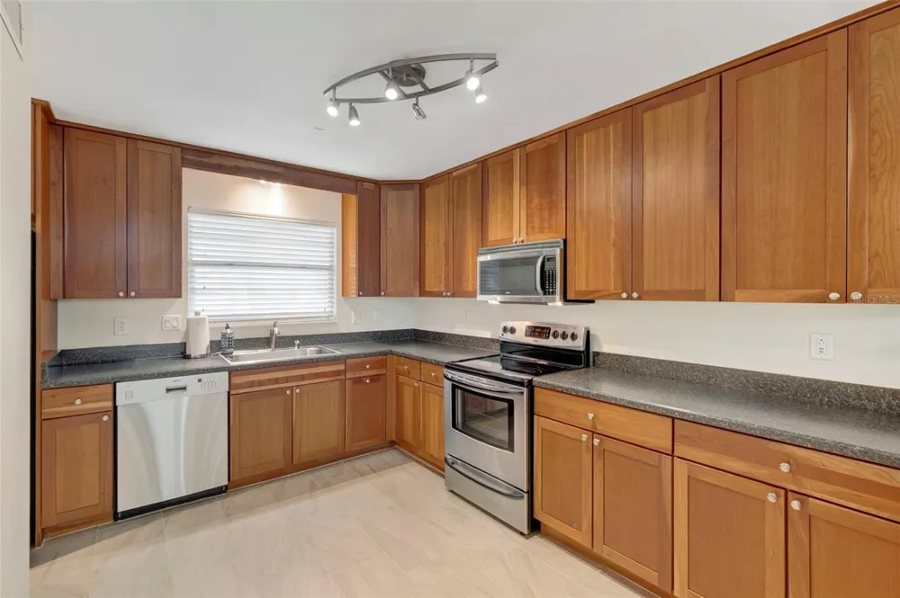 2700 BAYSHORE BOULEVARD #512 Dunedin, FL 34698