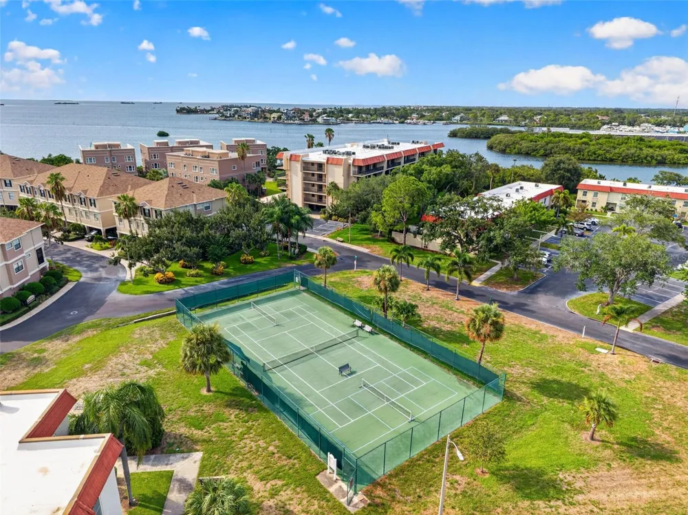 2700 BAYSHORE BOULEVARD #512 Dunedin, FL 34698