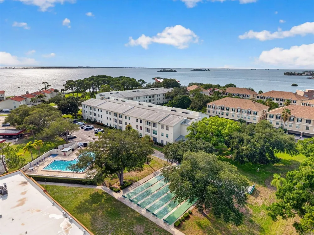 2700 BAYSHORE BOULEVARD #512 Dunedin, FL 34698