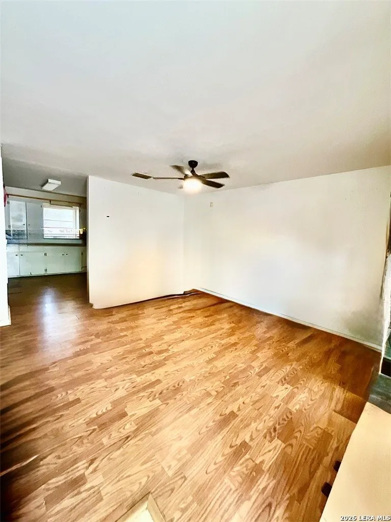 1106 E Hutchinson Street E Beeville, TX 78102