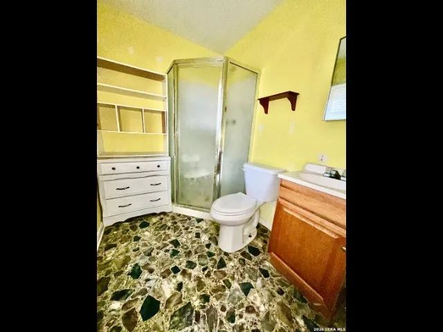 1106 E Hutchinson Street E Beeville, TX 78102