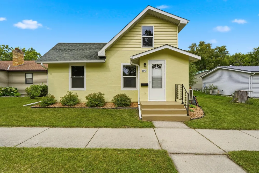 109 Kneale Avenue S Thief River Falls, MN 56701