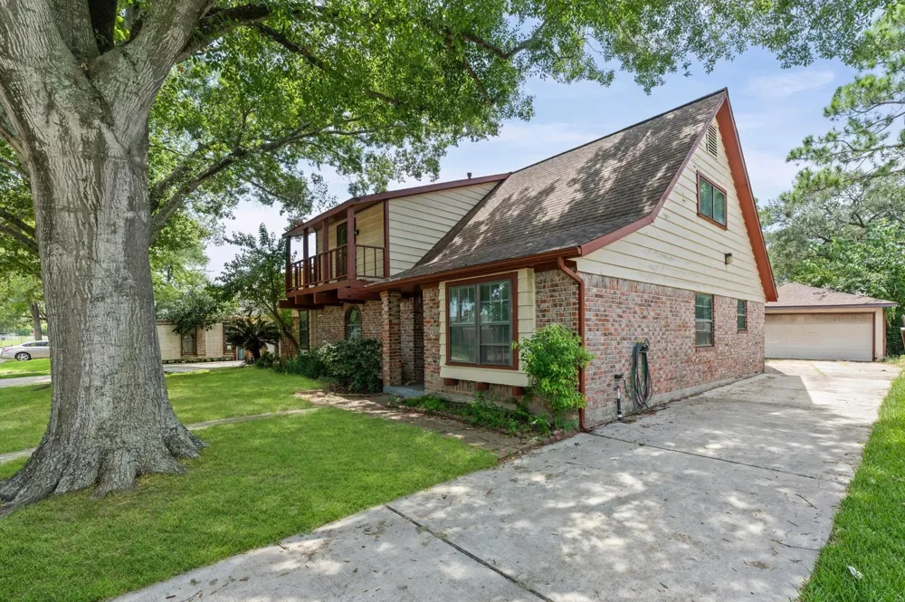 11914 Meadowtrail Lane Meadows Place, TX 77477