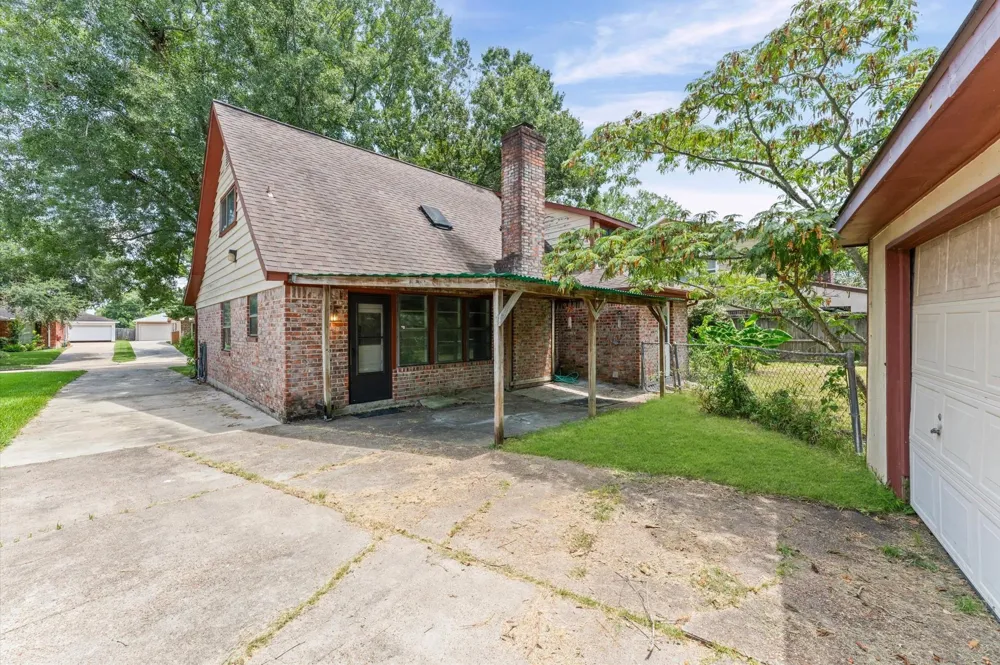 11914 Meadowtrail Lane Meadows Place, TX 77477