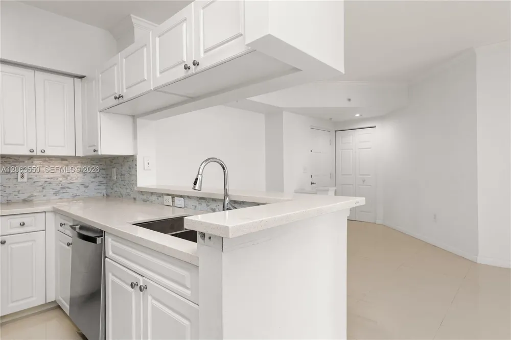 17100 Bay Rd #1712 Sunny Isles Beach, FL 33160