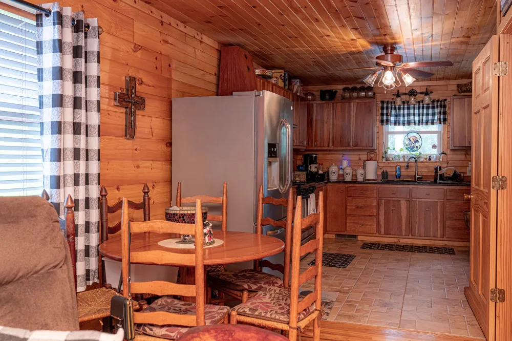 27 Bishop Hollow Ln Pleasant Shade, TN 37145