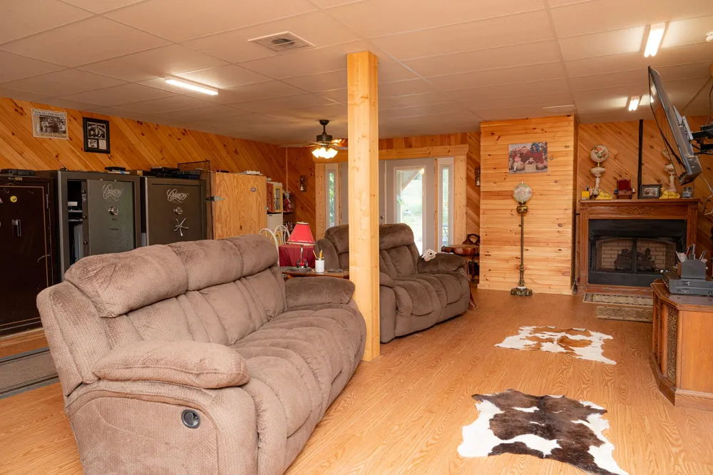 27 Bishop Hollow Ln Pleasant Shade, TN 37145