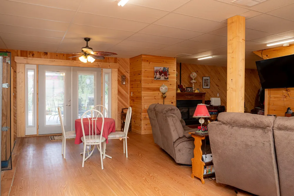 27 Bishop Hollow Ln Pleasant Shade, TN 37145