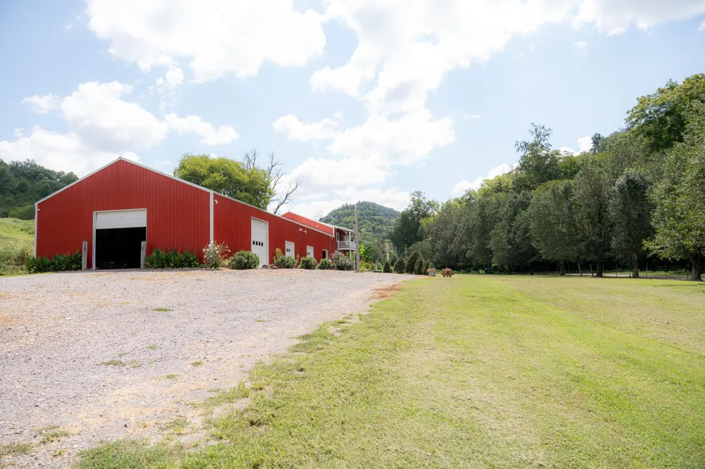 27 Bishop Hollow Ln Pleasant Shade, TN 37145
