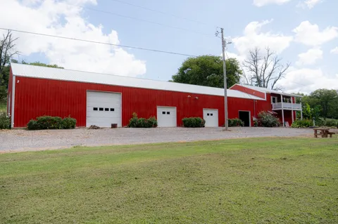 27 Bishop Hollow Ln