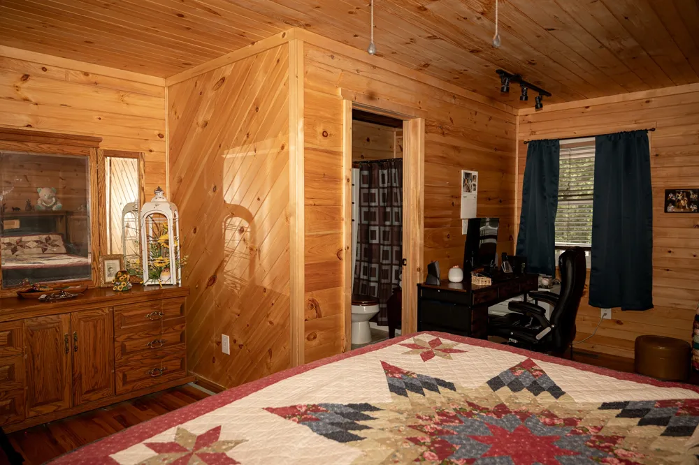 27 Bishop Hollow Ln Pleasant Shade, TN 37145