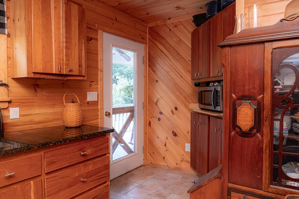 27 Bishop Hollow Ln Pleasant Shade, TN 37145