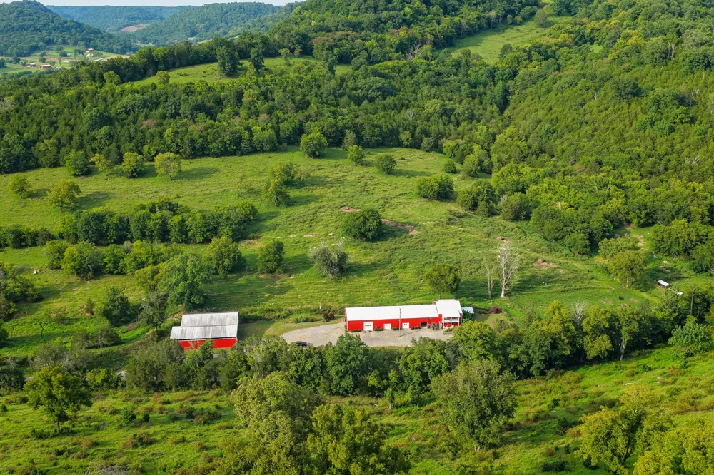 27 Bishop Hollow Ln Pleasant Shade, TN 37145
