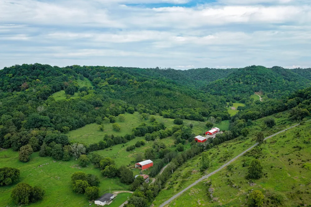 27 Bishop Hollow Ln Pleasant Shade, TN 37145