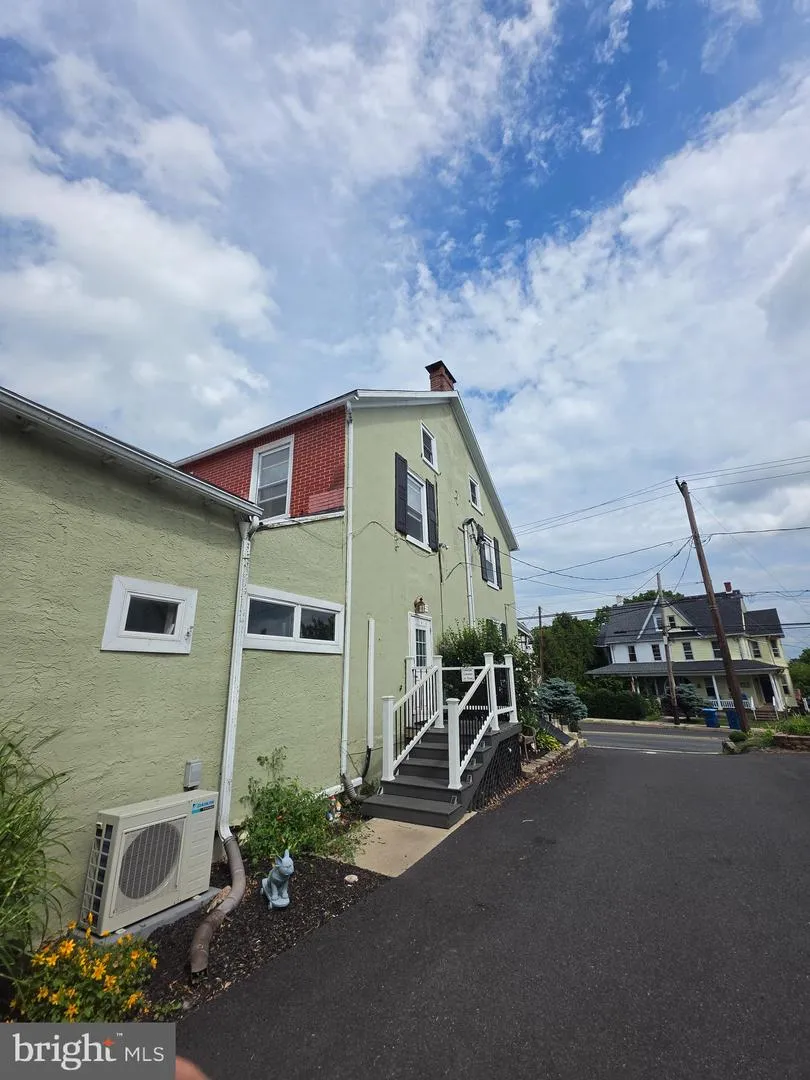 254 MAIN STREET Trumbauersville, PA 18970