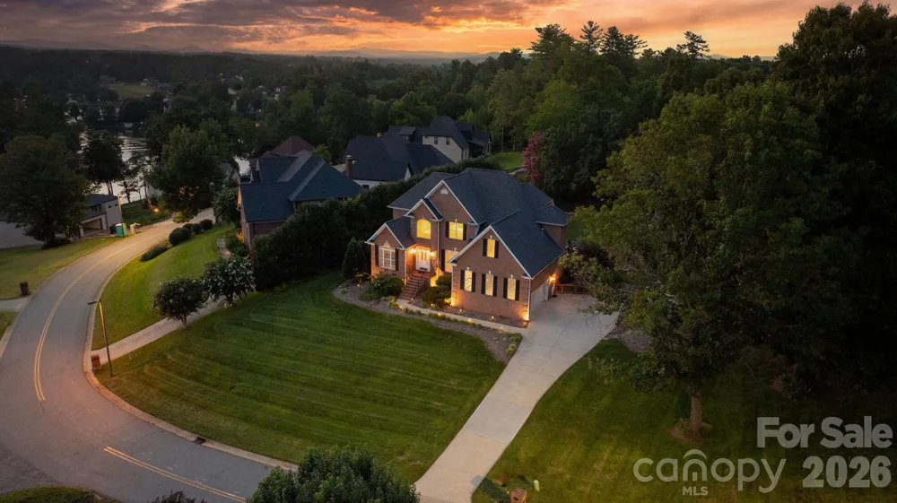 1025 Shore Drive Hickory, NC 28601