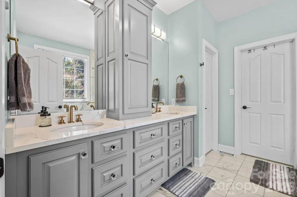 1025 Shore Drive Hickory, NC 28601