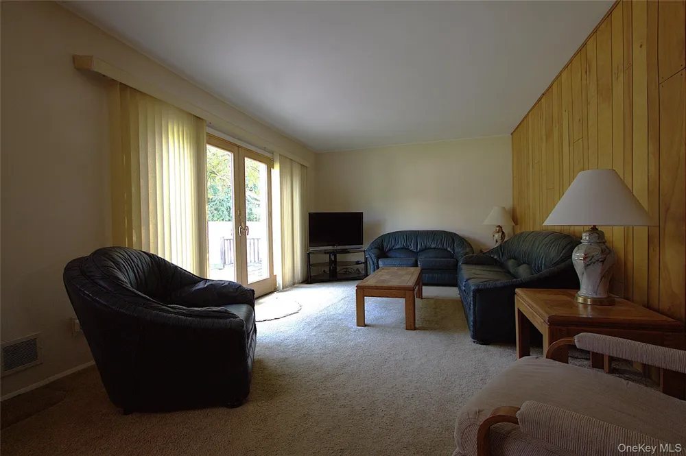46 Margaret Drive E Plainview, NY 11803