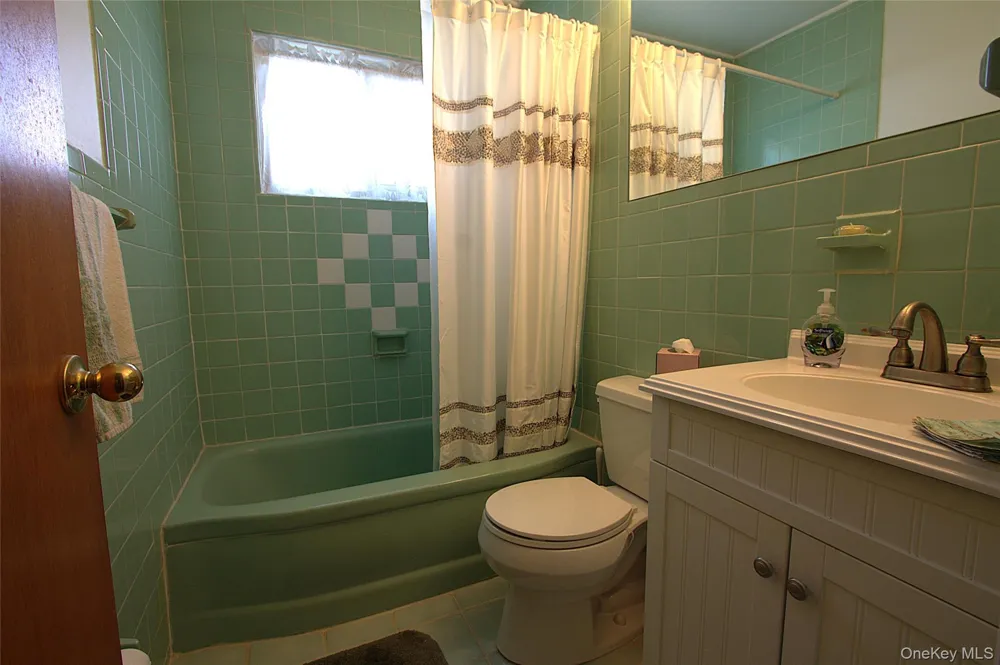 46 Margaret Drive E Plainview, NY 11803