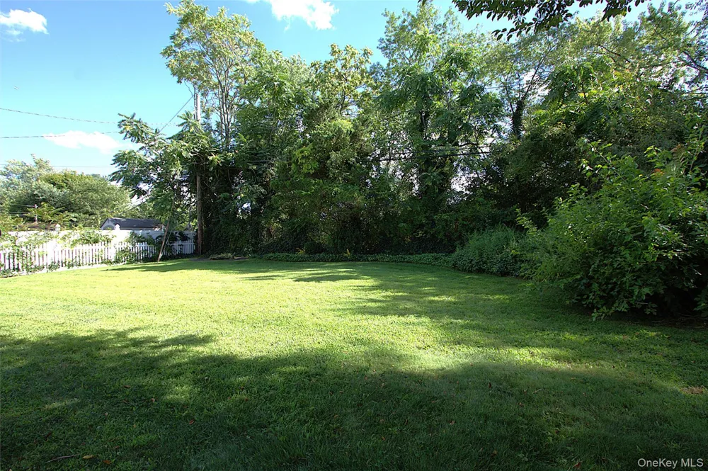 46 Margaret Drive E Plainview, NY 11803