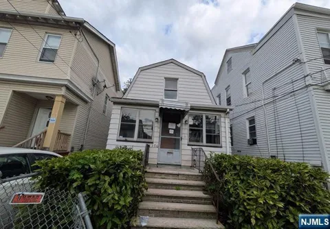 376 Myrtle Avenue