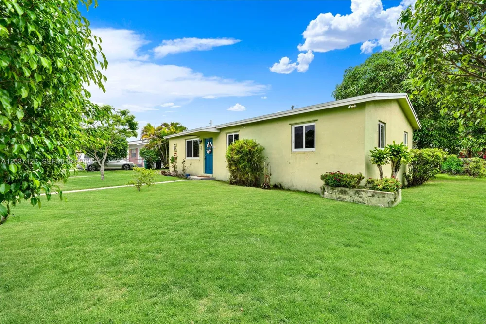 14611 SW 103rd Ct Miami, FL 33176