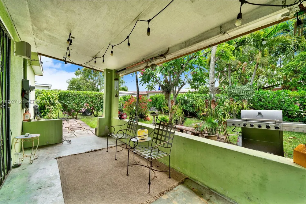 14611 SW 103rd Ct Miami, FL 33176