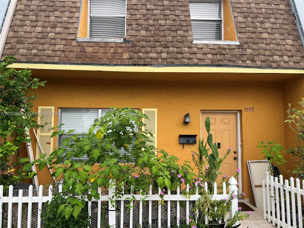 5950 NW 29th Pl #109 Sunrise, FL 33313