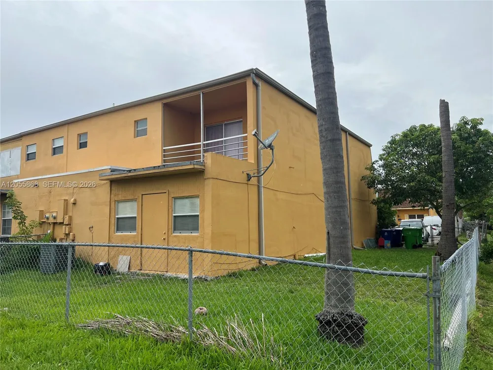 5950 NW 29th Pl #109 Sunrise, FL 33313