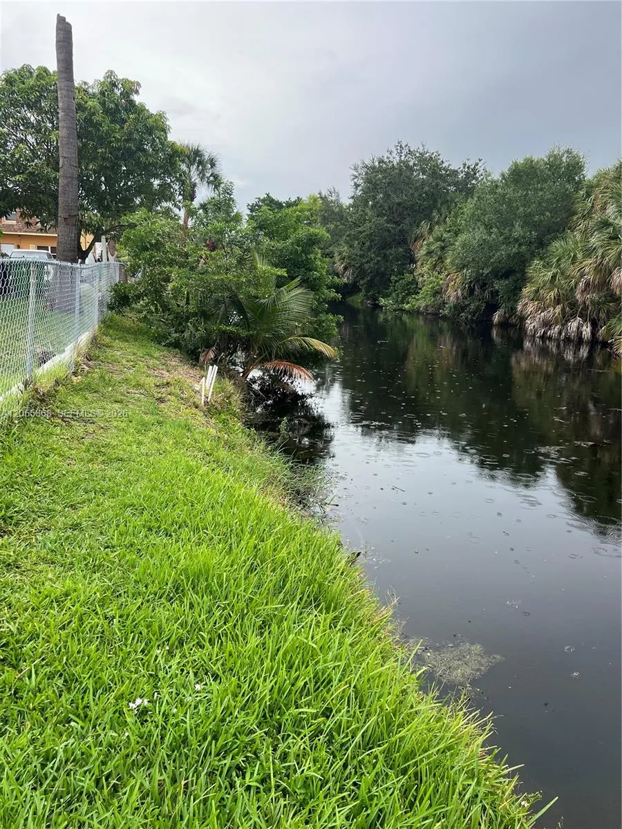 5950 NW 29th Pl #109 Sunrise, FL 33313