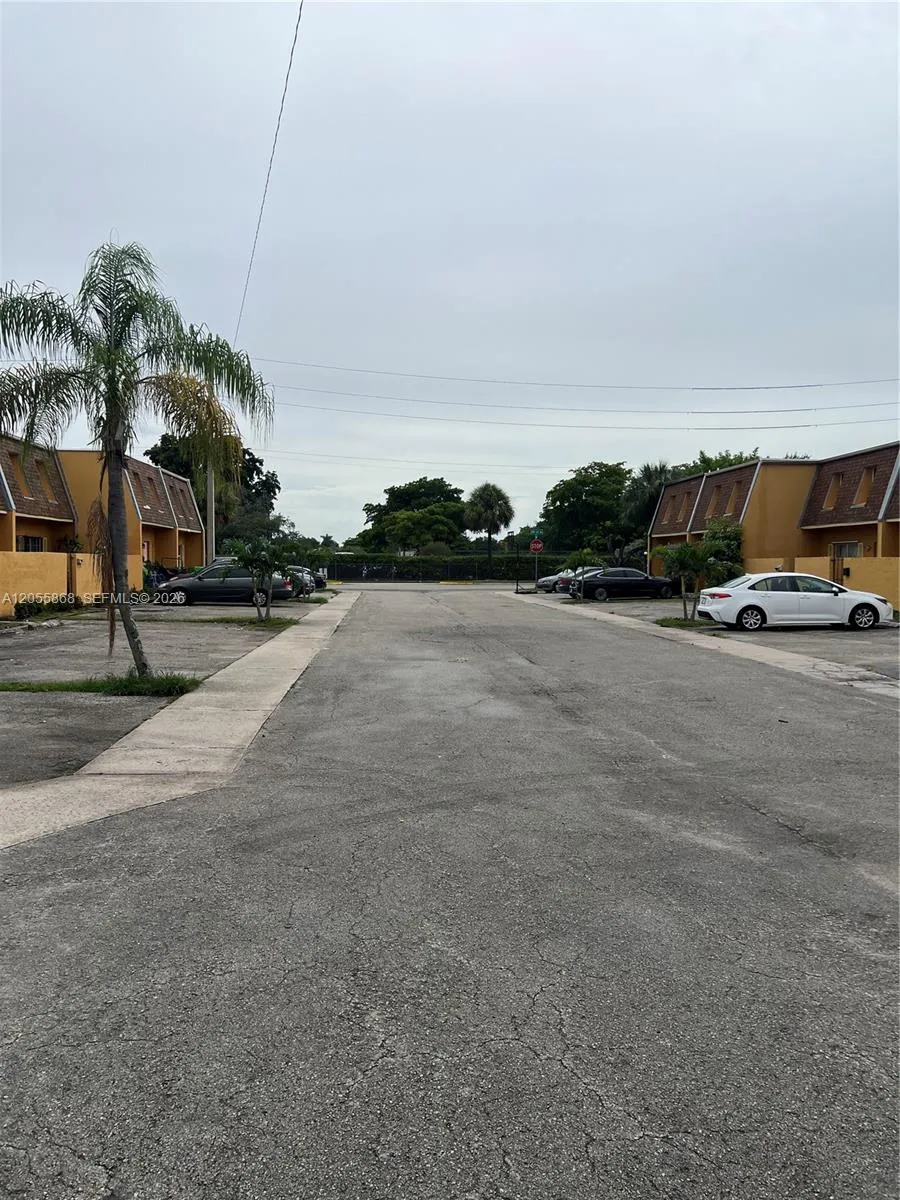 5950 NW 29th Pl #109 Sunrise, FL 33313