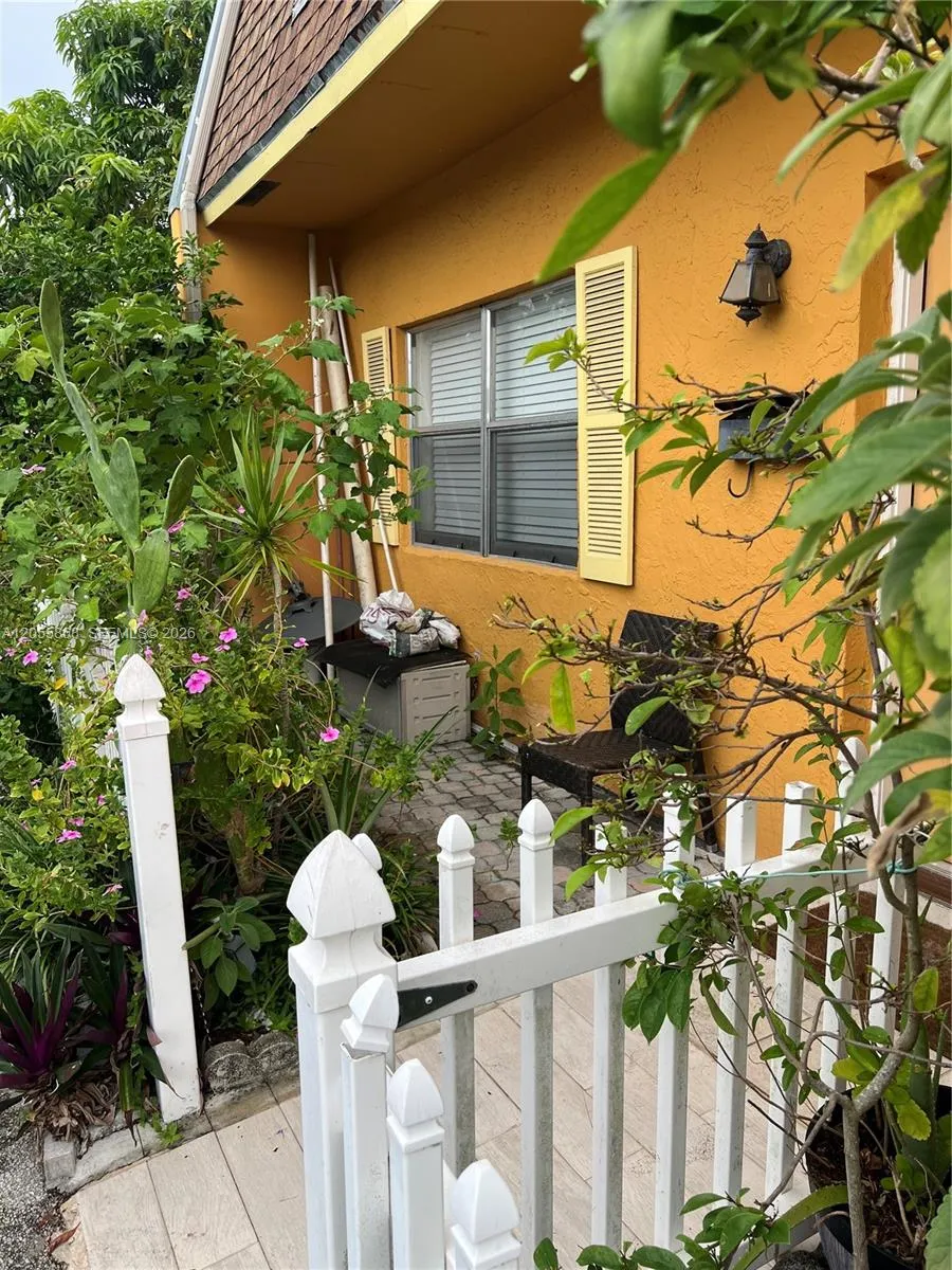 5950 NW 29th Pl #109 Sunrise, FL 33313