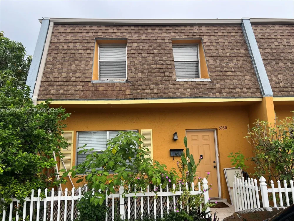 5950 NW 29th Pl #109 Sunrise, FL 33313