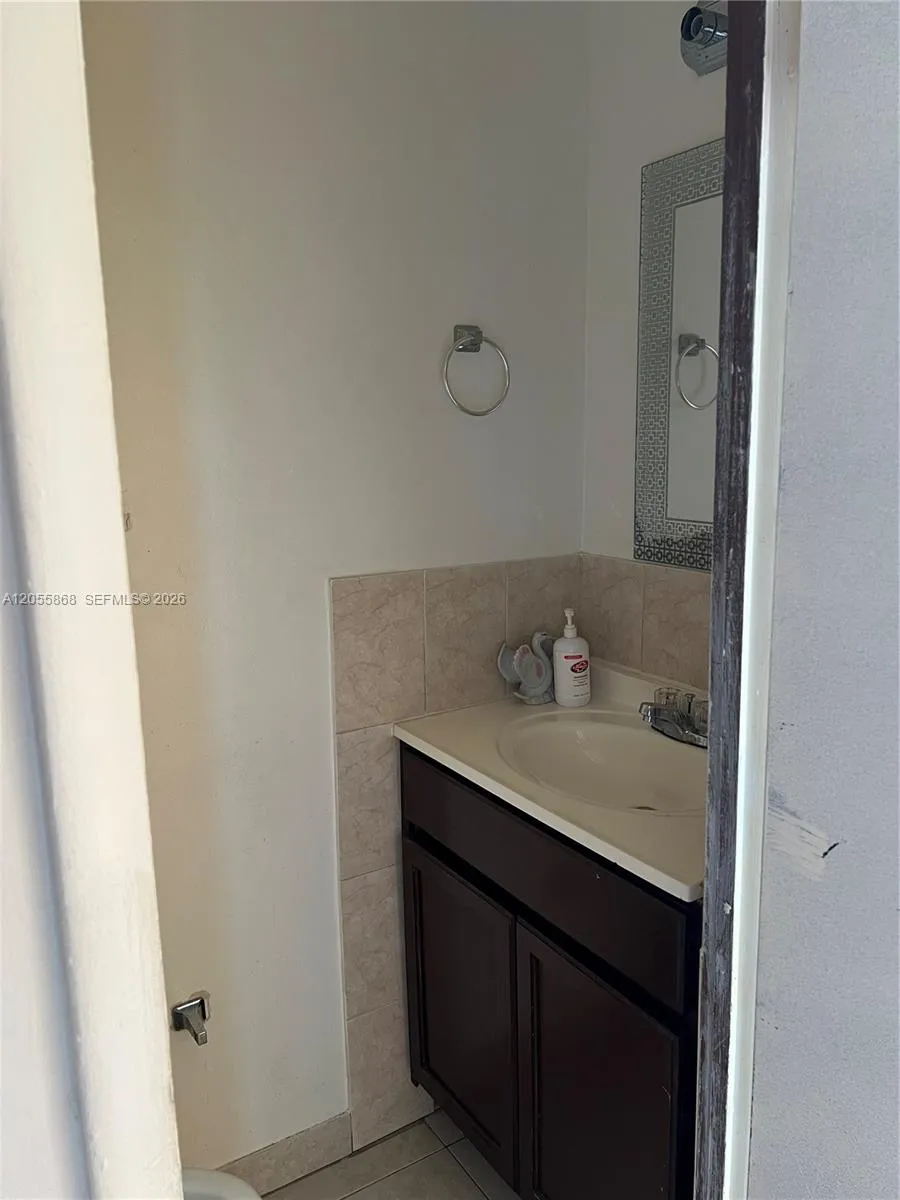 5950 NW 29th Pl #109 Sunrise, FL 33313